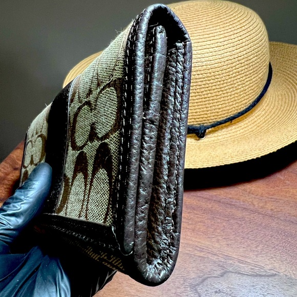 COACH Mono Wallet - Picture 10 of 12